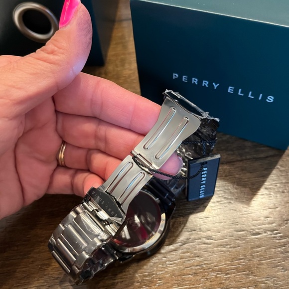 Perry Ellis Watch - Picture 4 of 4